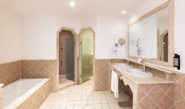 Bathroom of the Gold Level Gran Suite at Hotel Gran Tagoro