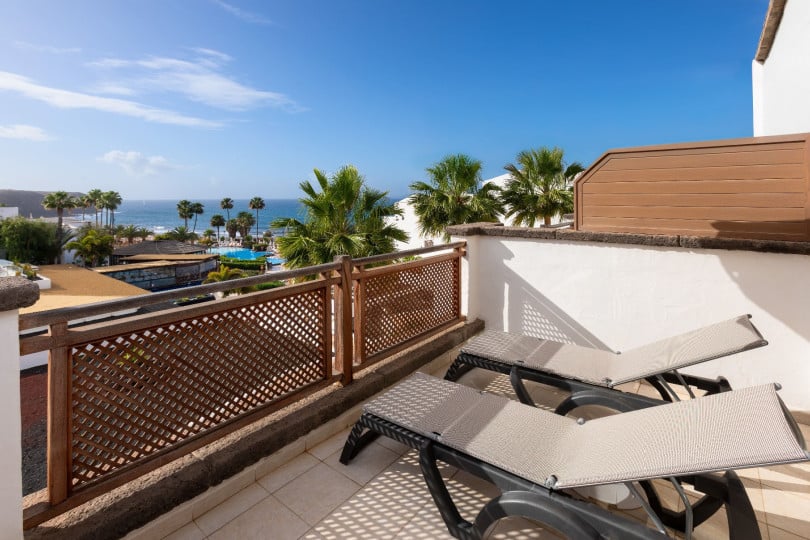 Terrace with sun loungers of the Gold Level Senior Suite Ocean View at Hotel Gran Tagoro