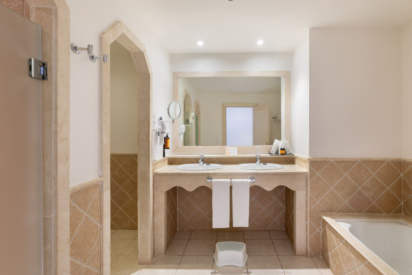 Bathroom of the 2-Bedroom Gold Level Senior Suite at Hotel Gran Tagoro