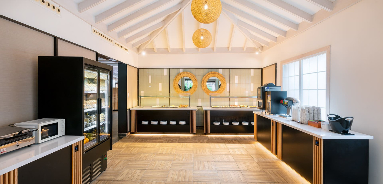 Las Coloradas Snack Bar is located next to the family pool at Hotel Gran Tagoro