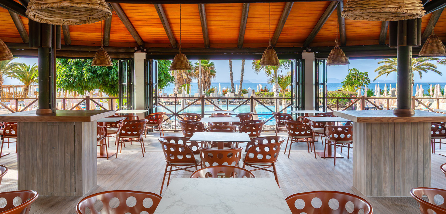 At Isla de Lobos Beach Club, you can enjoy a variety of à la carte dining options