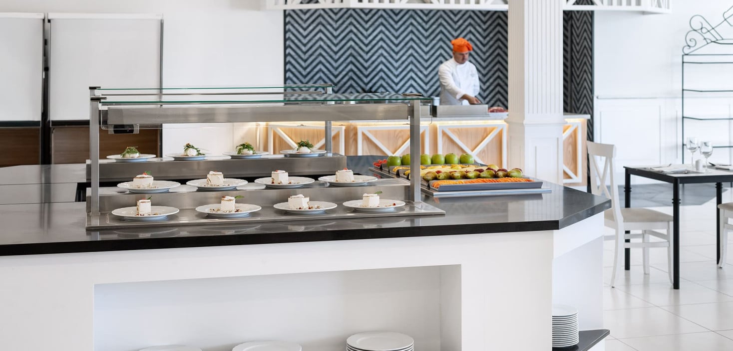 Food display counters and show cooking at Timanfaya Buffet Restaurant