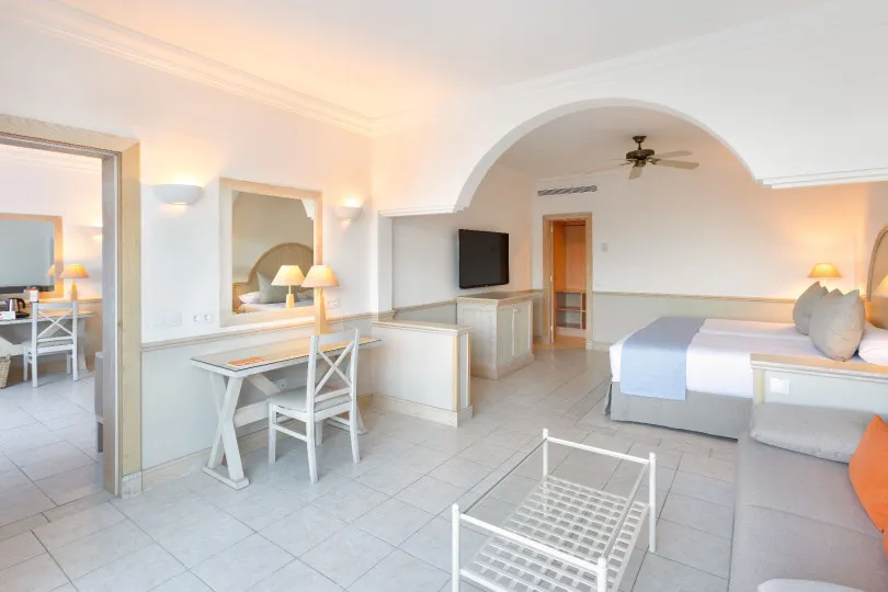 Vista general de la Gold Level Senior Suite Vista Océano del Hotel Gran Tagoro