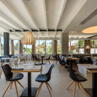 Portals X Restaurante Es Llaut Modern Bistro